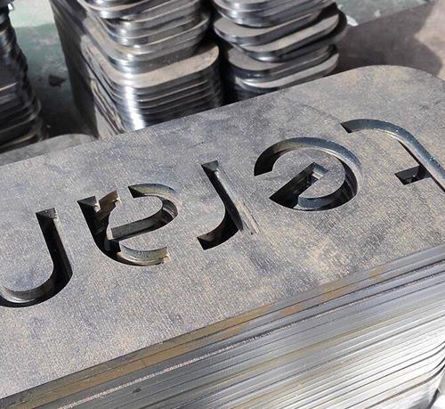 在金屬激光切割機中，穩壓器是一種能穩定輸出電壓的裝置