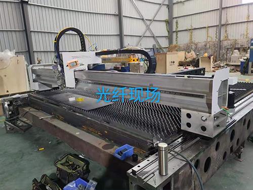 五個(gè)方面決定光纖激光切割機(jī)的價(jià)格