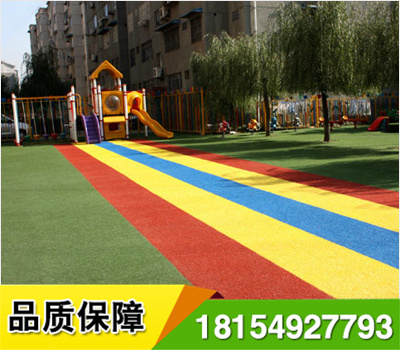 幼兒園定制人造草坪以專用設(shè)計,使用成本少,維護保養(yǎng)方便,環(huán)保安全,外形美觀,適應性強等優(yōu)勢,全面覆蓋和替代了傳統(tǒng)塑膠和PVC等鋪裝材料.